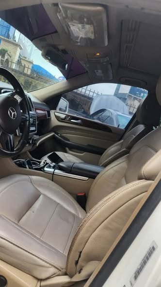 A picture of AWOOF DEAL ML350 2013