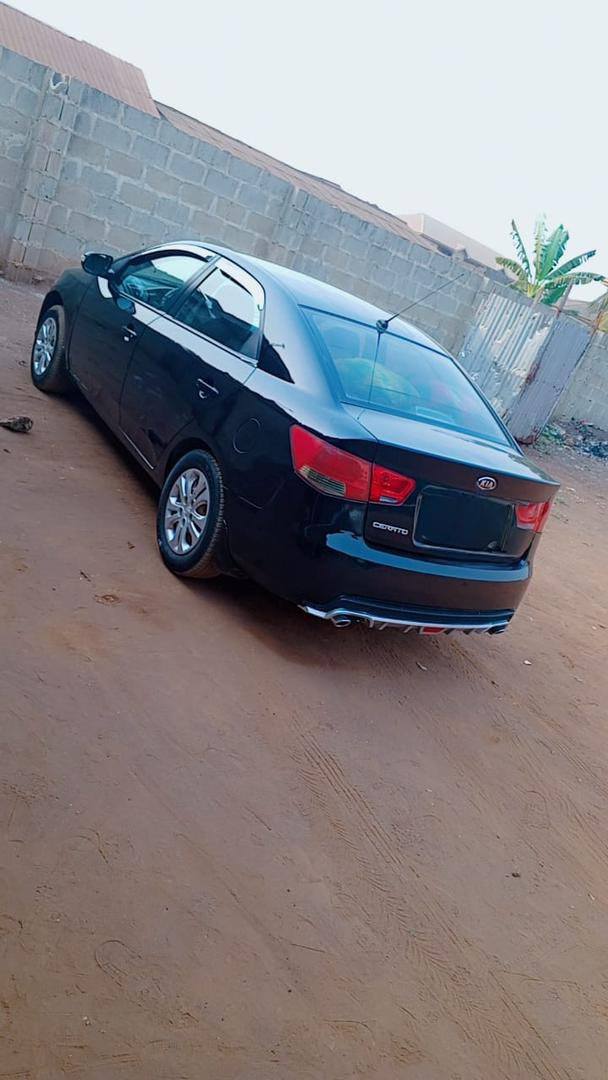 A picture of Clean Kia Cerato Manual Transmission