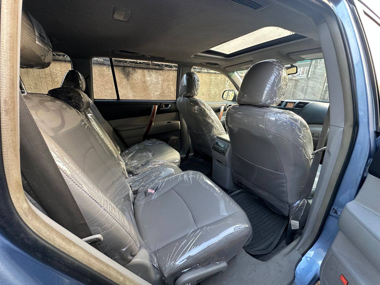A picture of 08 highlander full option