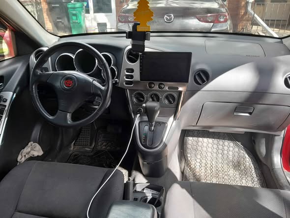 A picture of 2004 Toyota matrix