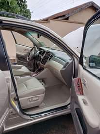 A picture of Direct Belgium Toyota Highlander 2007 3 seaters Row Location Anambra