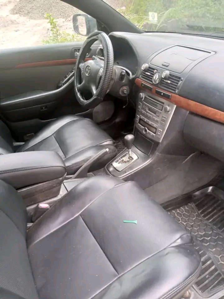 A picture of 2006 Toyota avensis
