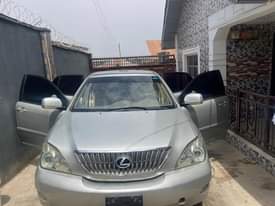 A picture of Toyota Lexus RX 330