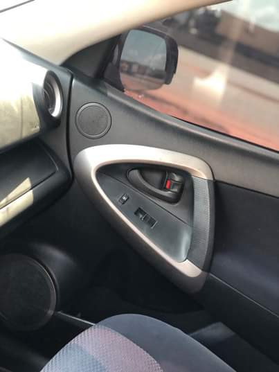 A picture of An Extremely Clean Toyota Rav4 2007 Model With Original Custom