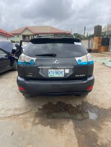 A picture of Neatly used rx330 05 first body iyana ipaja tommorow deal