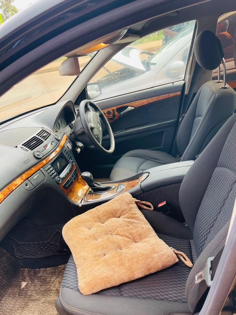 A picture of E CLASS MERCEDES BENZ 240