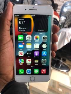 A picture of iPhone 7 Plus 128gb at 380k slight crack down 