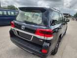 A picture of 2021 brand new landcruiser V6 with duty Price 75million Location