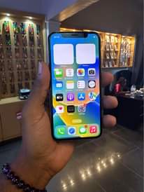 A picture of i phone x gb 256