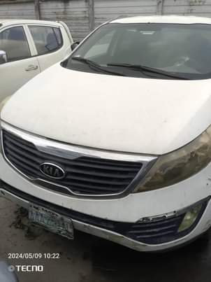 A picture of 2012 Kia Sportage in very good condition sound engine gear