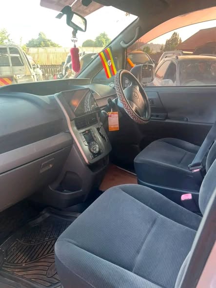 A picture of Toyota Noah 30m money needed