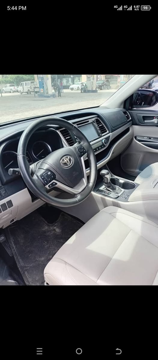 A picture of Toyota Highlander 2017 model tokunbo December 2014 on entry for