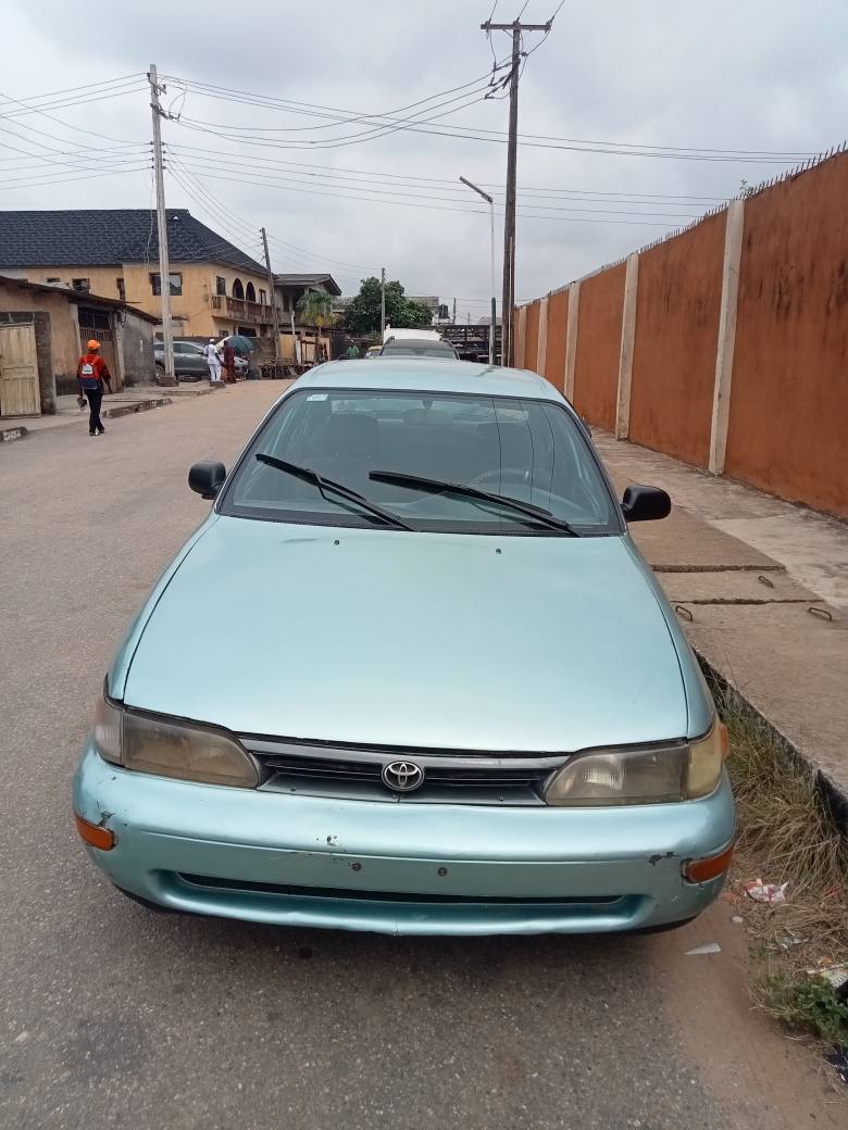 A picture of TOYOTA COROLLA 98 99 MODEL FOR SALE