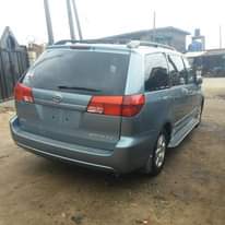 A picture of URGENT SERIOUS BUYERS ONLY Foreign Toyota sienna Year 2005 Whatsapp