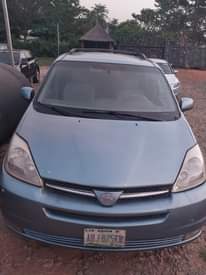 A picture of Toyota sienna 2006