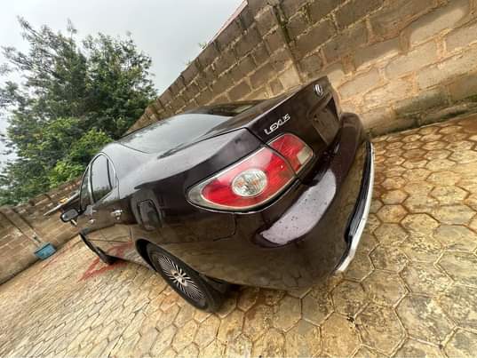 A picture of Registered Lexus Es330 available