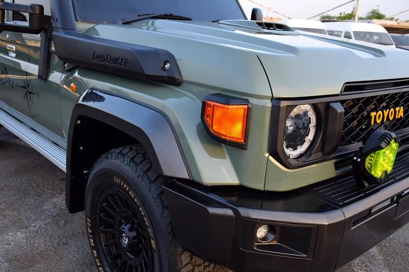 A picture of 2018 Toyota land cruiser pickup right hand drive 