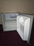 A picture of Mr UK min fridge single door inagandisha sana bei 145000