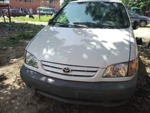 A picture of 2002 Toyota sienna tokumbo LE Price 5 2m Location Mile2