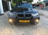 A picture of bmw x6 black