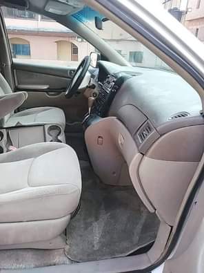 A picture of 2005 toyota sienna neatly used absolutely nothing to fixed Everything