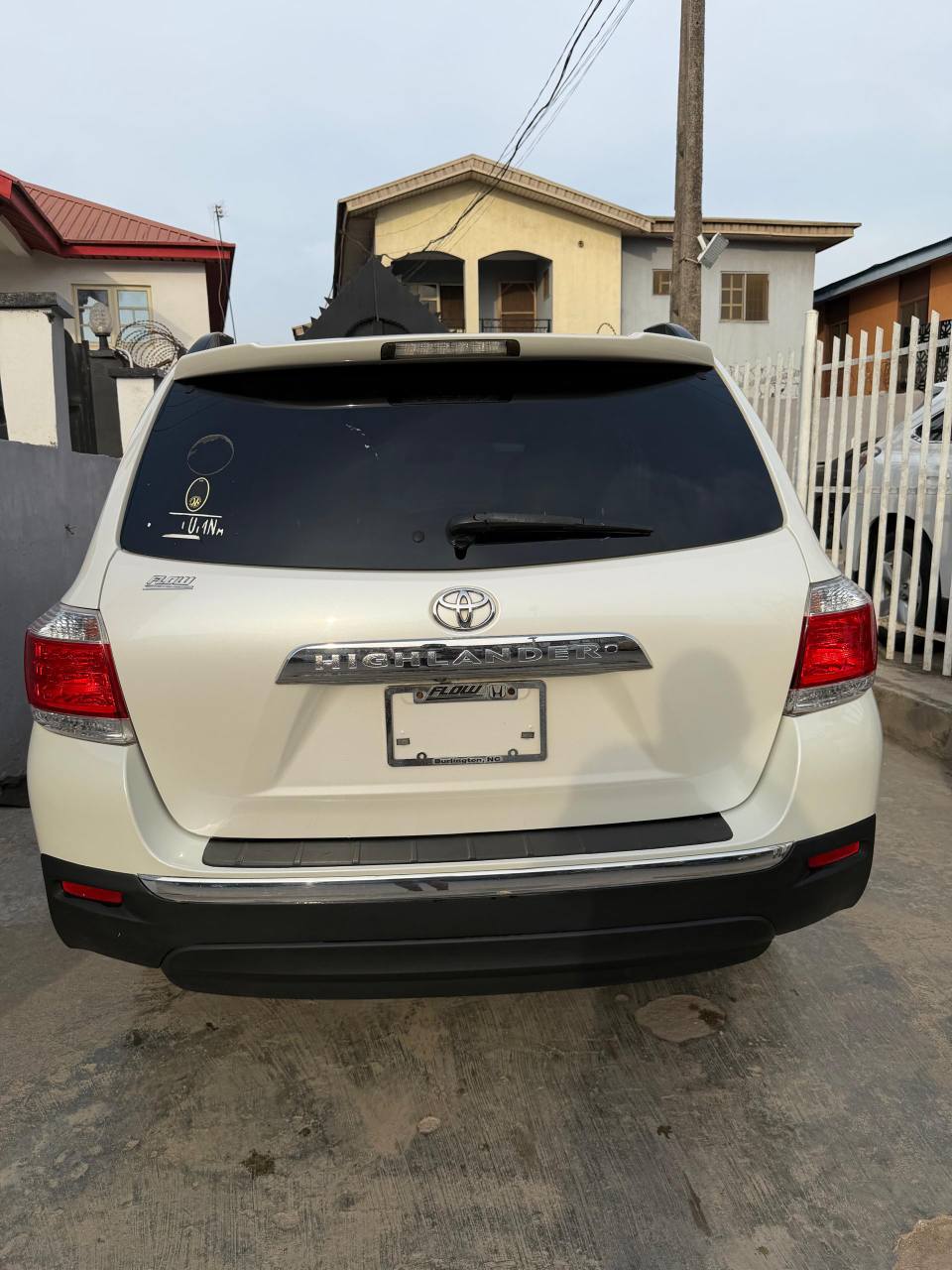 A picture of Toyota Highlander 2012