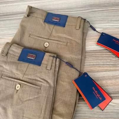 A picture of Khakis