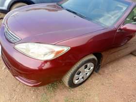 A picture of Distress distress own need money Camry 04 with good English