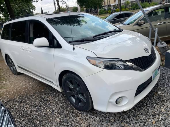 A picture of 2012 Toyota sienna