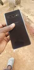 A picture of Samsung galaxy s10 plus
