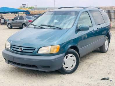 A picture of FIRST BODY An Extremely Clean Used Toyota Sienna 2002 Model