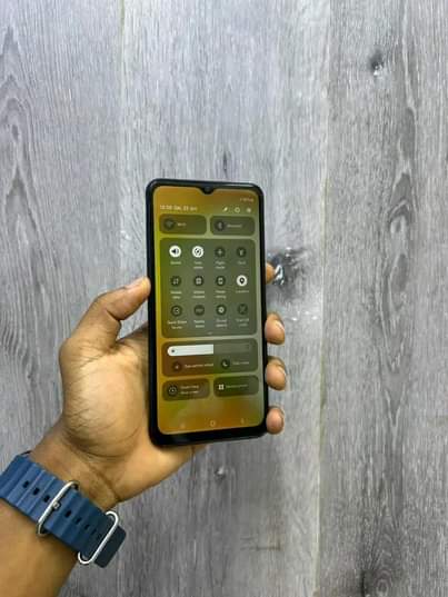 A picture of Samsung a04s