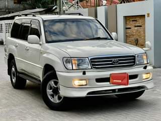 A picture of Landcruser V8
