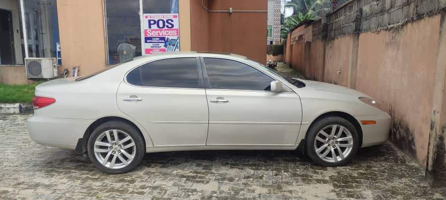 A picture of Lexus Es330