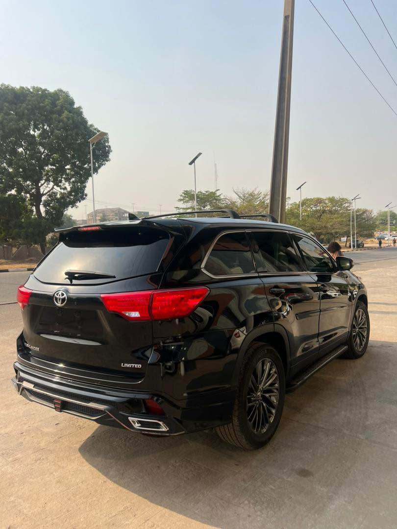 A picture of FEW MONTHS USED TOYOTA HIGHLANDER 2016 MODEL UPGRADED TO 2022