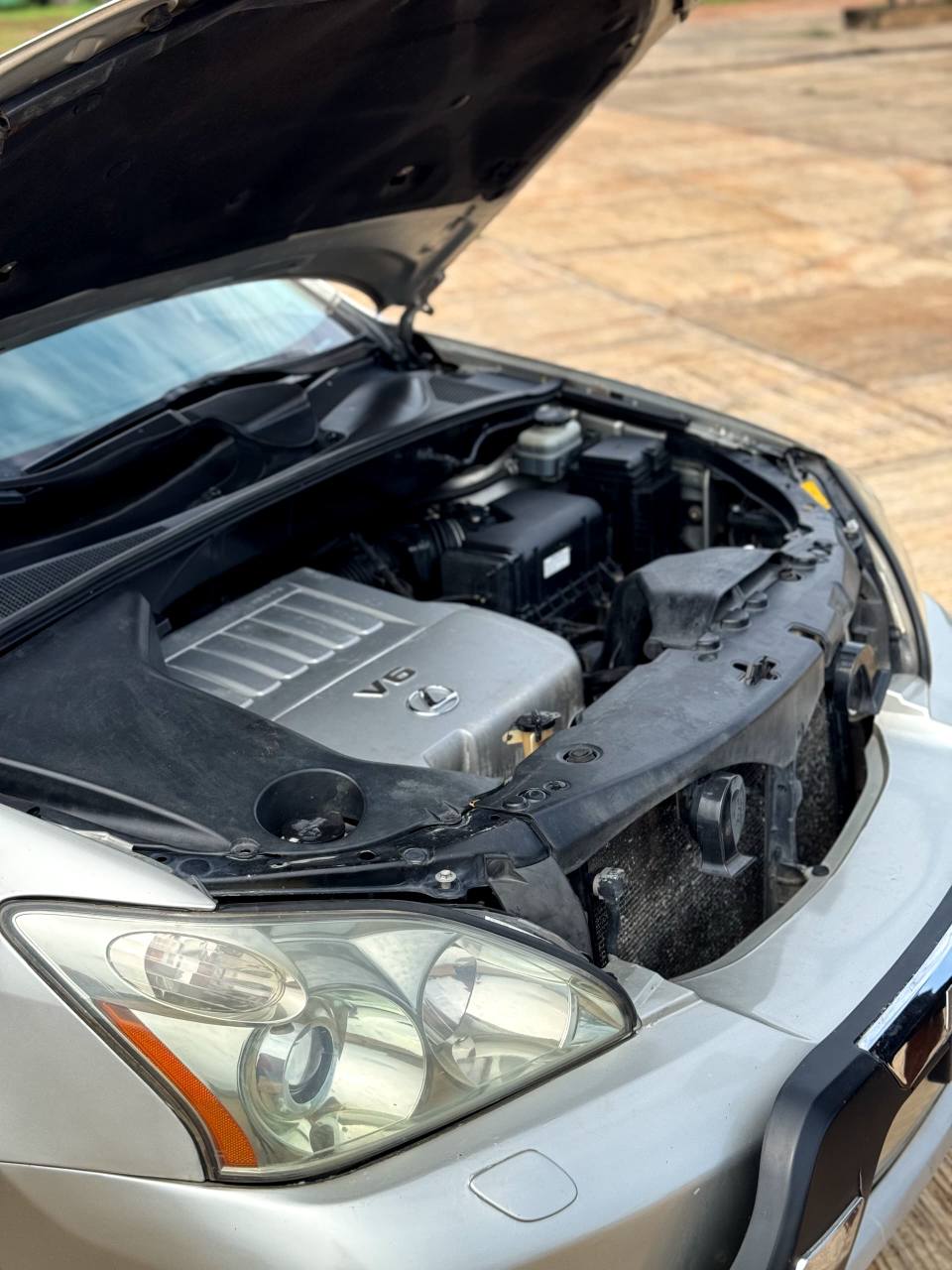 A picture of Few Months Registered 2007 Model Lexus Rx350 330 Body Pure