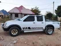 A picture of Nissan hardbord
