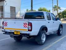 A picture of NISSAN HARDBODY
