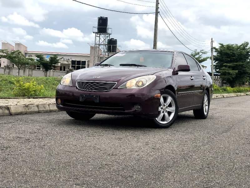A picture of A super clean Local used Lexus ES 2005 model with