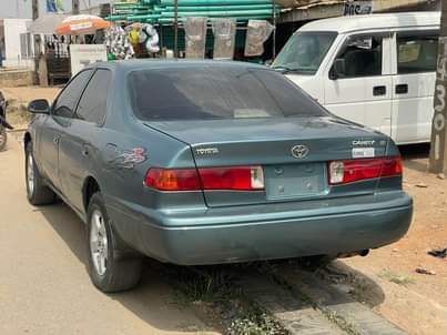 A picture of TOYOTA CAMRY 2001