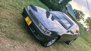 A picture of Toyota cresta Body saloon Colour dark blue Engine cc 1988