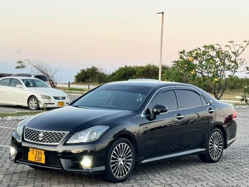 A picture of Toyota crown