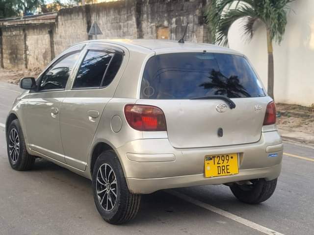 A picture of Toyota Vist old
