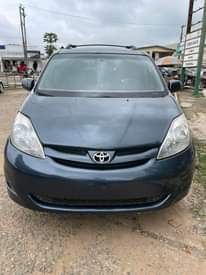 A picture of TOKS STANDARD TOYOTA SIENNA 2007