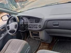 A picture of 2002 Toyota Sienna