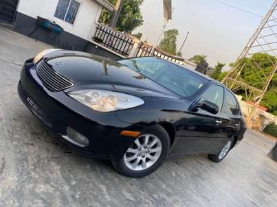 A picture of Lexus es330 2004 model
