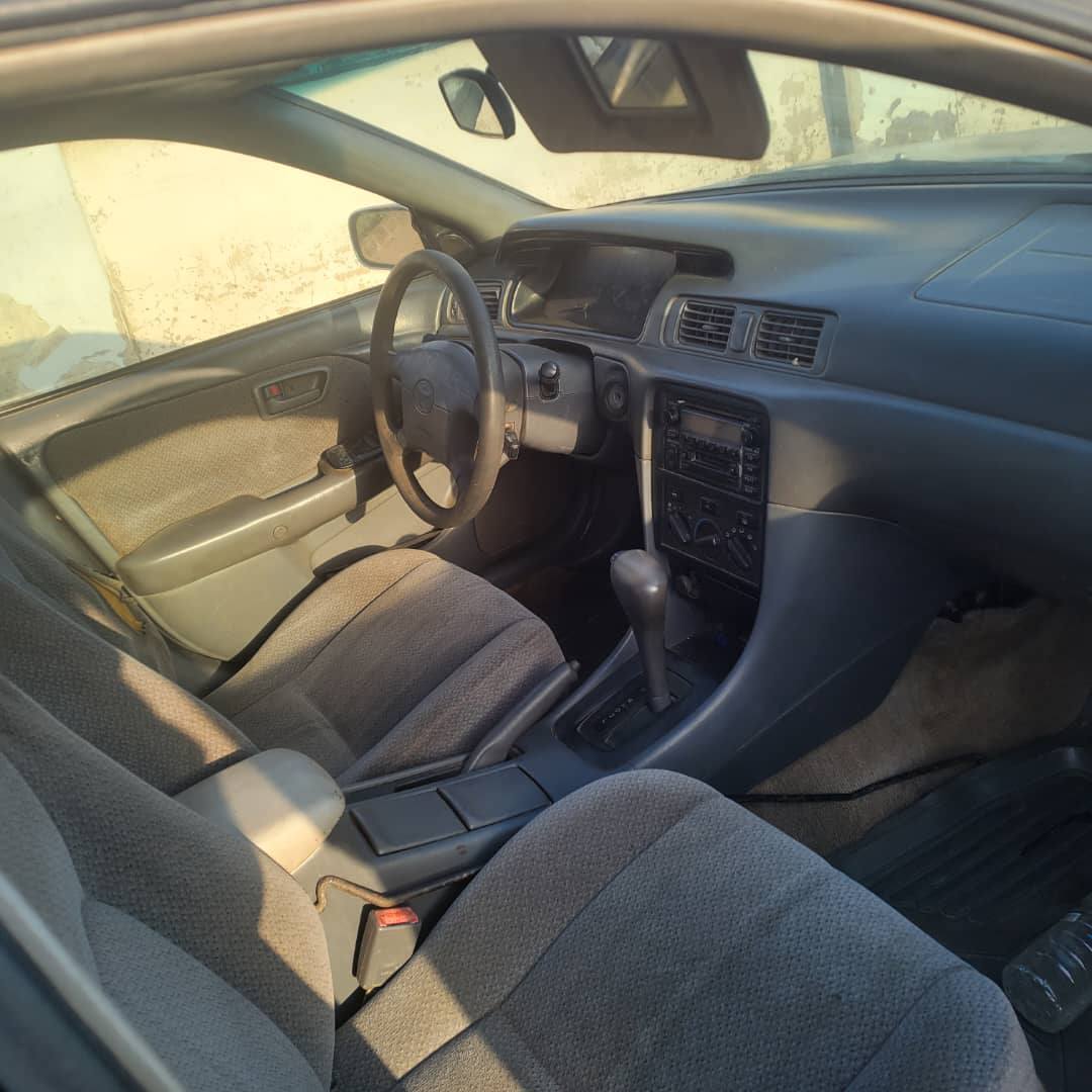 A picture of Toyota Camry fish light.