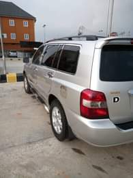 A picture of Neat and sound Toyota Highlander Ac is chilling Sound gear