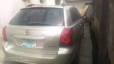 A picture of 2006 Avensis Toyota Car