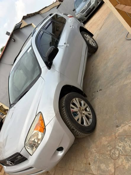 A picture of TOYOTA RAV 4